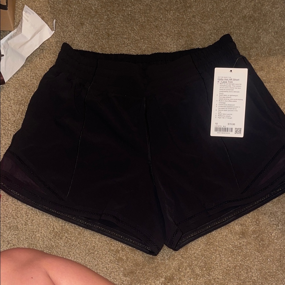 Lululemon Hotty Hot HR Short 4” Lace Trim